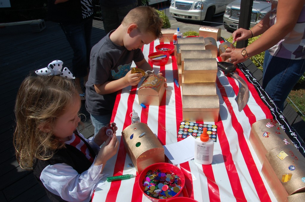 pirate treasure boxes, diy pirate party, diy pirate treasure boxes, gold treasure boxes