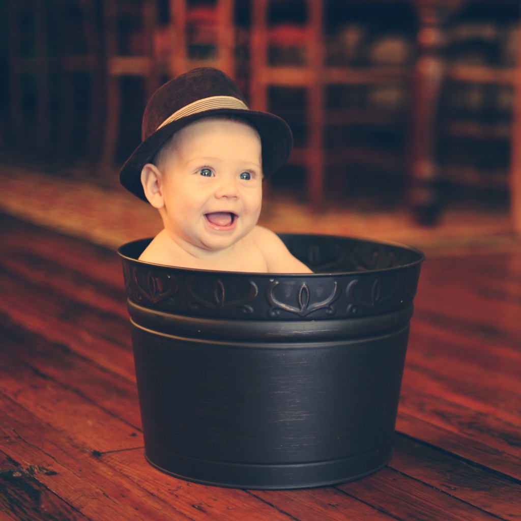 Baby in a Bucket- Cute Photo Idea! baby photography, baby photo ideas, baby hat,