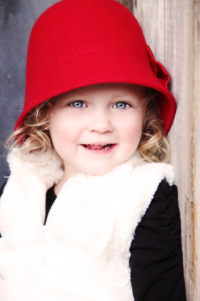 toddler photo ideas, red hat photo prop