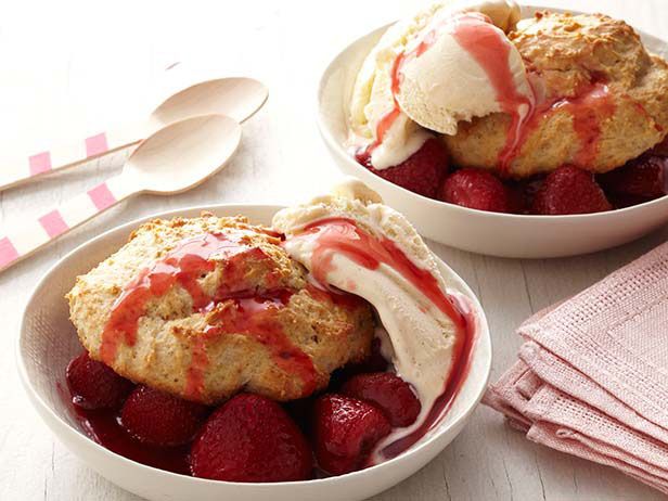 Labor Day, Holiday recipe, Pinterest Inspiration, Dessert, Strawberry Shortcake Sundaes