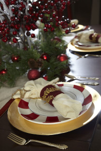 napkins, holly berry, plate, place setting, table setting, tablescapes