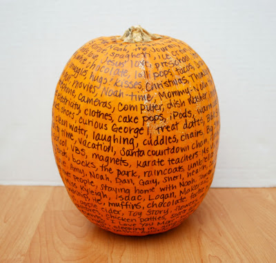 One Artsy Mama, Thankful pupmkin, pumpkin decorating, pumpkin carving alternative, stylish pumpkin fall decor