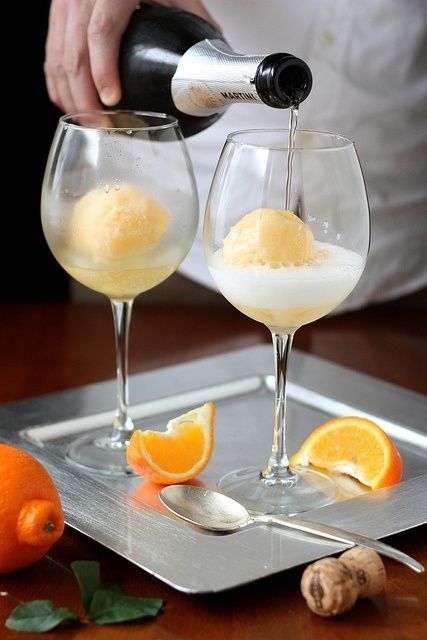 Mohawk Homescapes- New Year's Champagne cocktails - Champagne Floats - freutcake.com