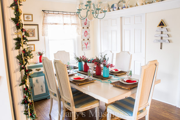 Aqua-and-Red-Christmas-Tablescape - Decorating with Aqua - Mohawk Homescapes
