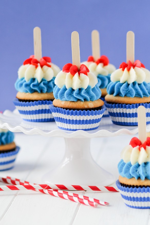 Bomb Pop Cupcakes are perfect for the summer!