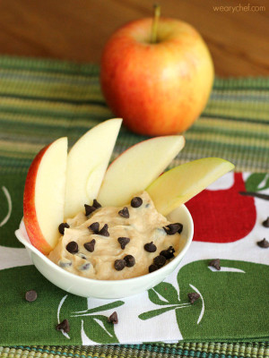 wearychef.com - Healthy Toddler Treats - Peanut Butter Yogurt Chip Fruit Dip - Mohawk Homescapes lifestyle blog
