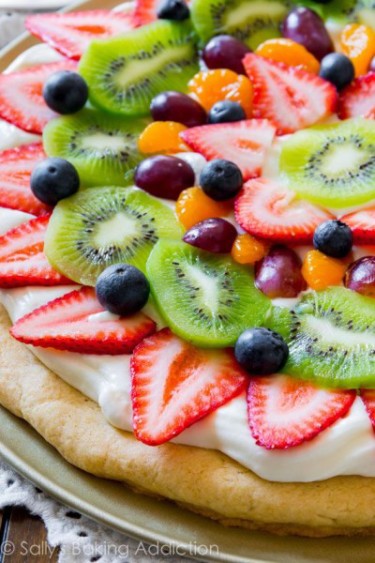 sallysbakingaddiction.com - savory fruit dishes - Mohawk Homescapes - fruit pizza