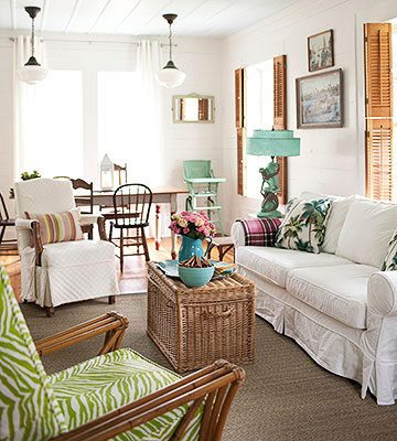 BHG beach cottage living room - Cottage Style at mohawkhomescapes.com Light airy living room - Cottage Style at mohawkhomescapes.com