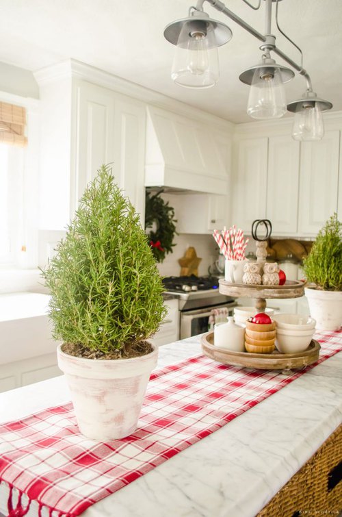 Holiday Housewalk - Nina Hendrick - Studio McGee - holiday farmhouse decor - seasonal decor