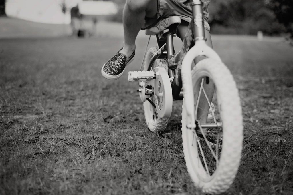 Use a bicycle as a photo prop during family photo shoot