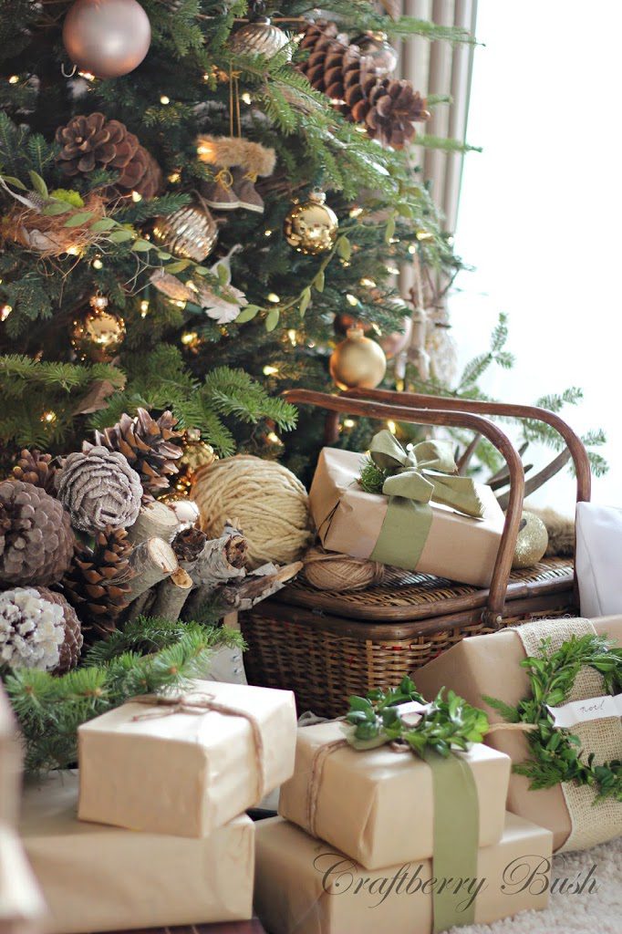 Green and brown holiday decor from The Craftberry Bush blog