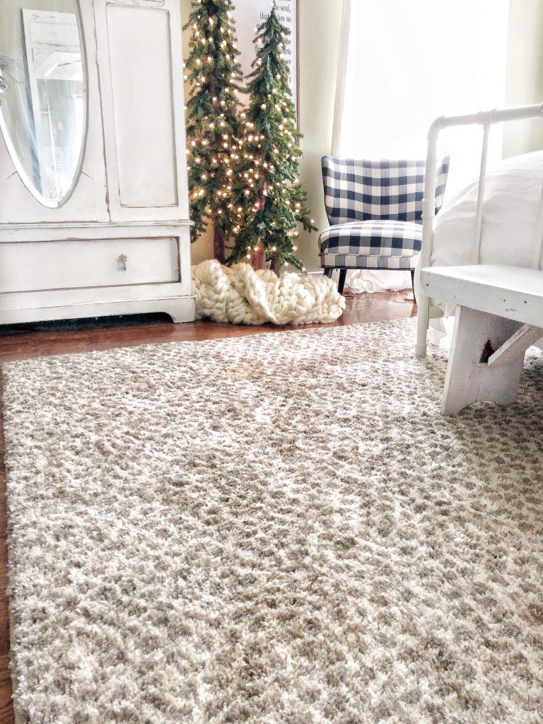 Mohawk Home Holiday Home Tour featuring The Pickled Rose and the Laguna Gaffie area rug