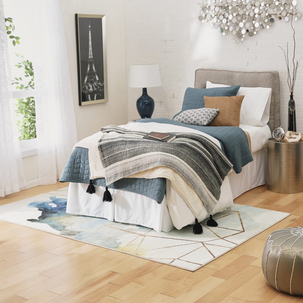 Arrange Furniture Around An Area Rug, Small Bedroom Throw Rugs