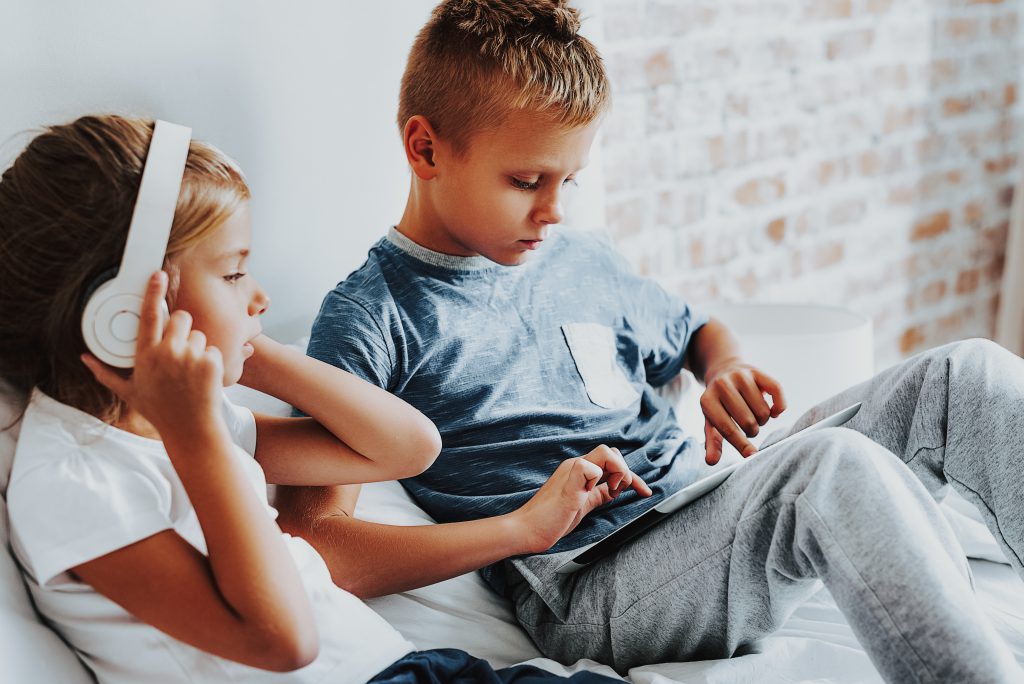 Regulate your kids screen time and other back to school hacks