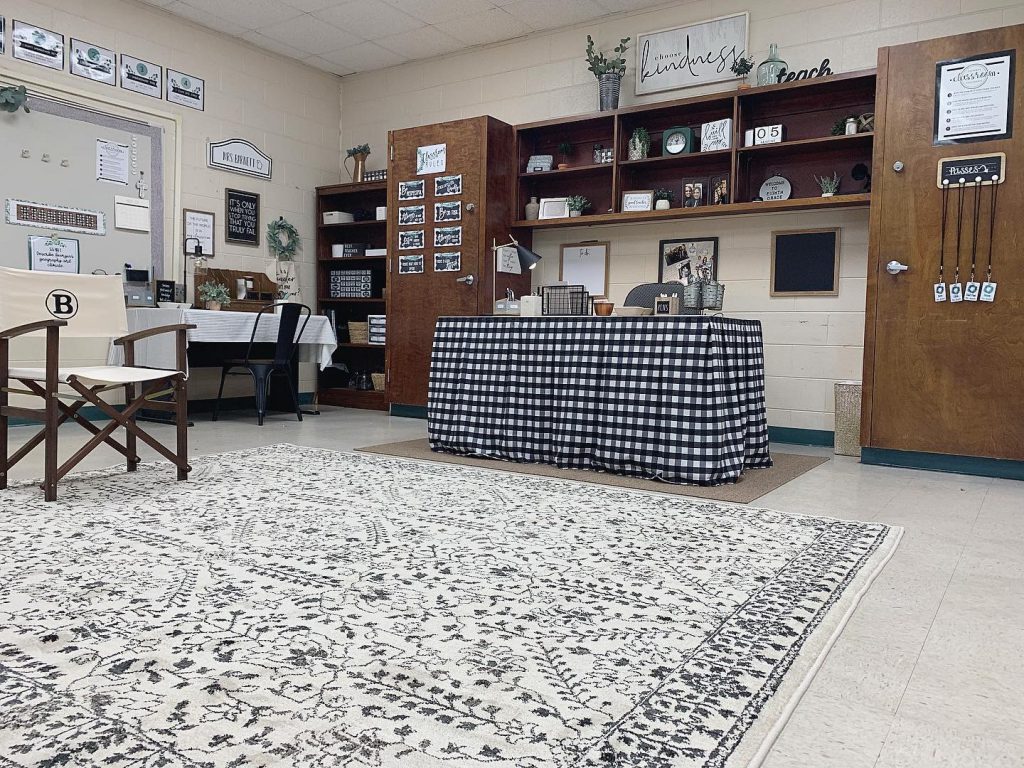 A black and white traditional pattern area rug adds comfort to this farmhouse classroom.