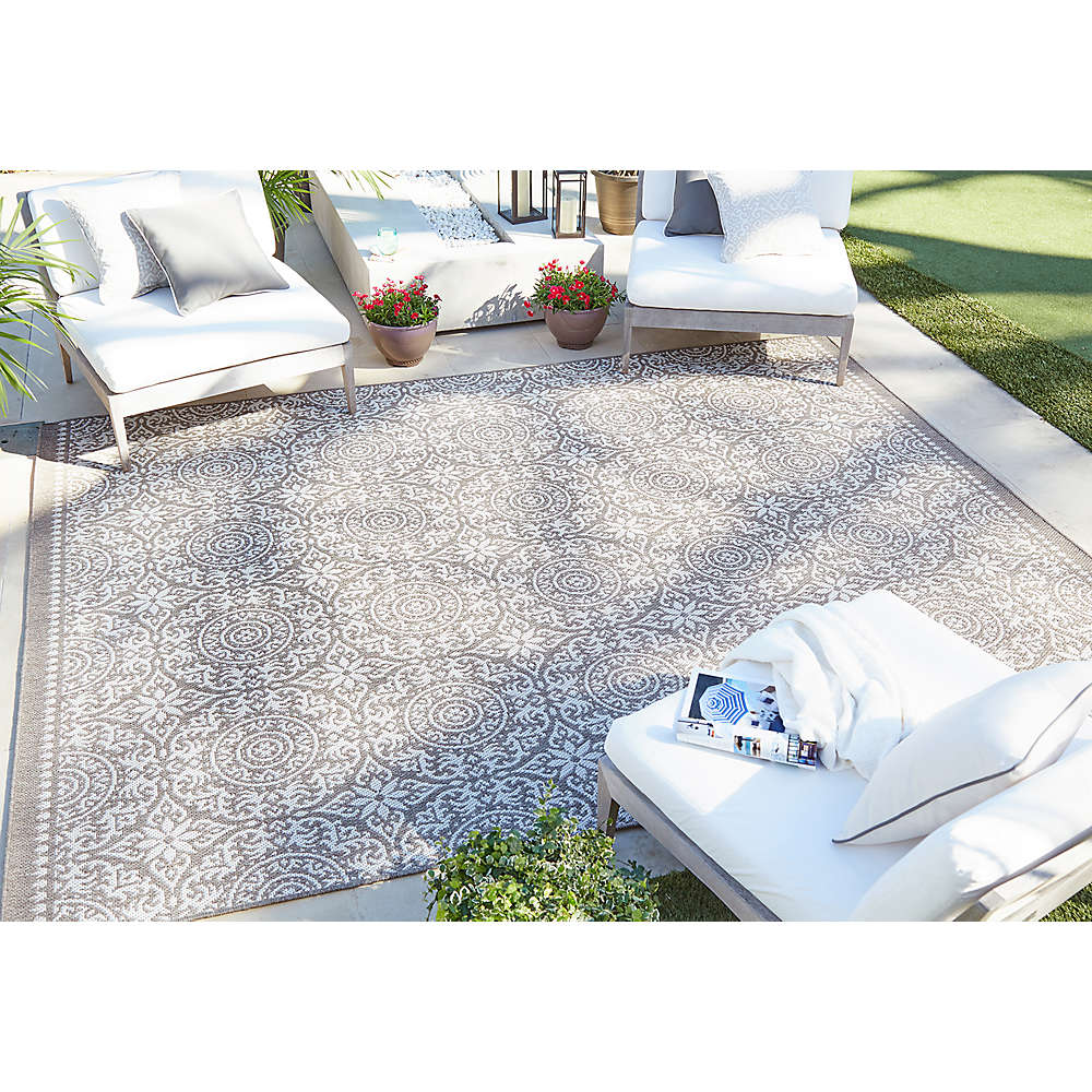 Mohawk Home Bundoran indoor/outdoor area rug in silver