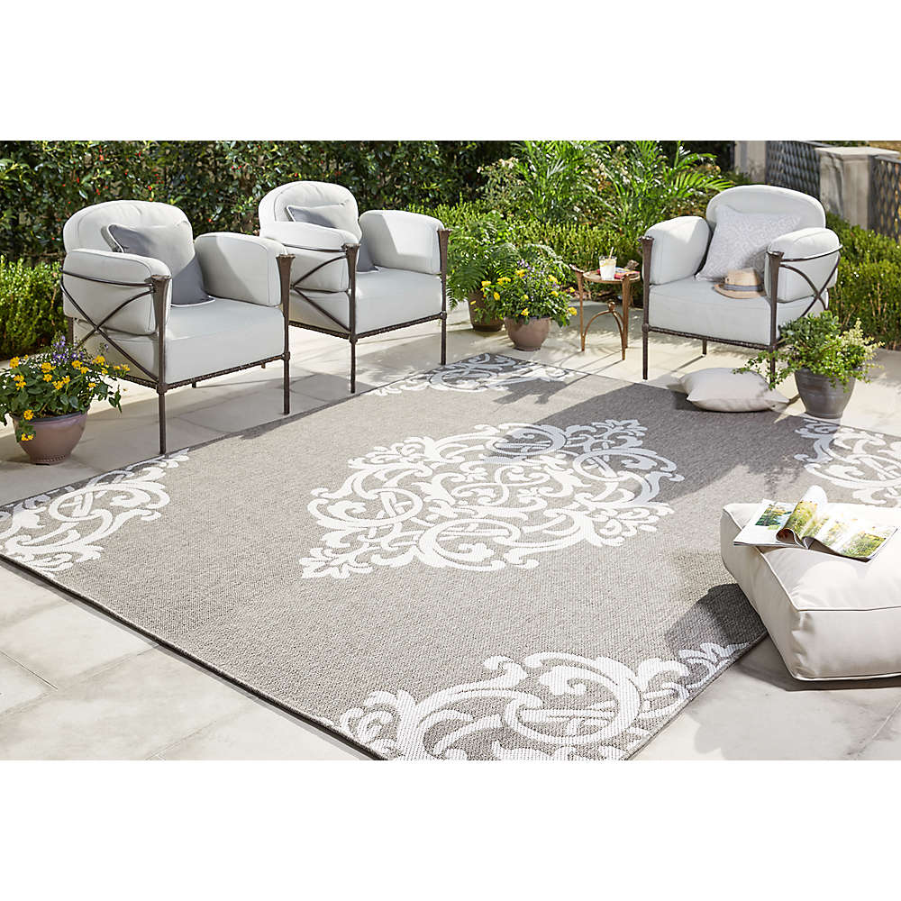 Mohawk Home Paloma indoor/outdoor area rug in Silver